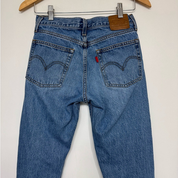 Levi’s Wedgie Fit High Rise Distressed Jeans Button Fly Size 25 - Picture 5 of 16